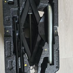 Volkswagen 2012-2020 Tire Change Toolkit