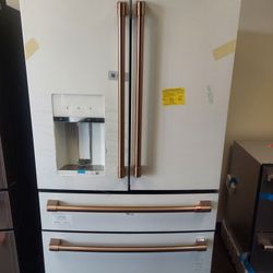 GE Café 22.3cu.ft Counter-Depth French-Door Refrigerator