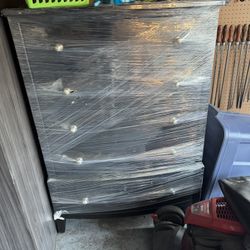Black 5-Drawer Dresser