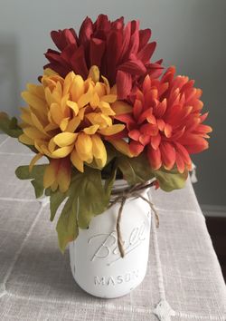 Distressed mason jar vase with silk flowers included! You pick the jar/flower color!