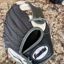 Franklin Mesh Tek 9 1/2 Inch Youth Baseball Glove