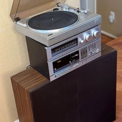 Vintage QUASAR Stereo//Speakers/Record player