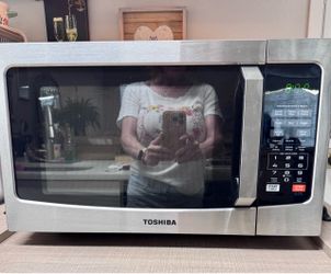 Toshiba Stainless Steel Countertop Microwave