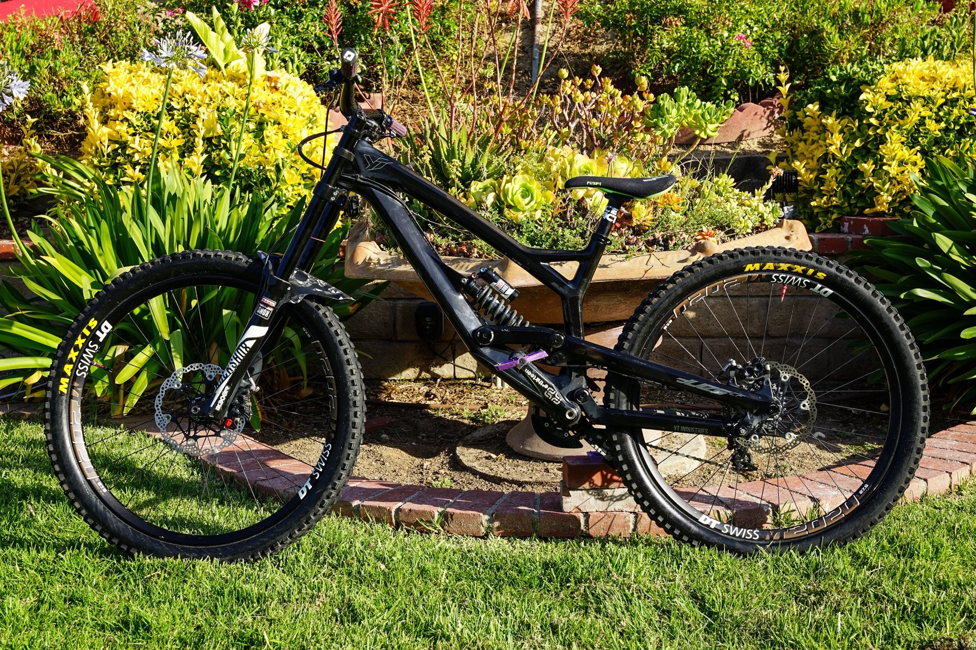 2016 YT Tues Carbon Fiber DH Mountain Bike