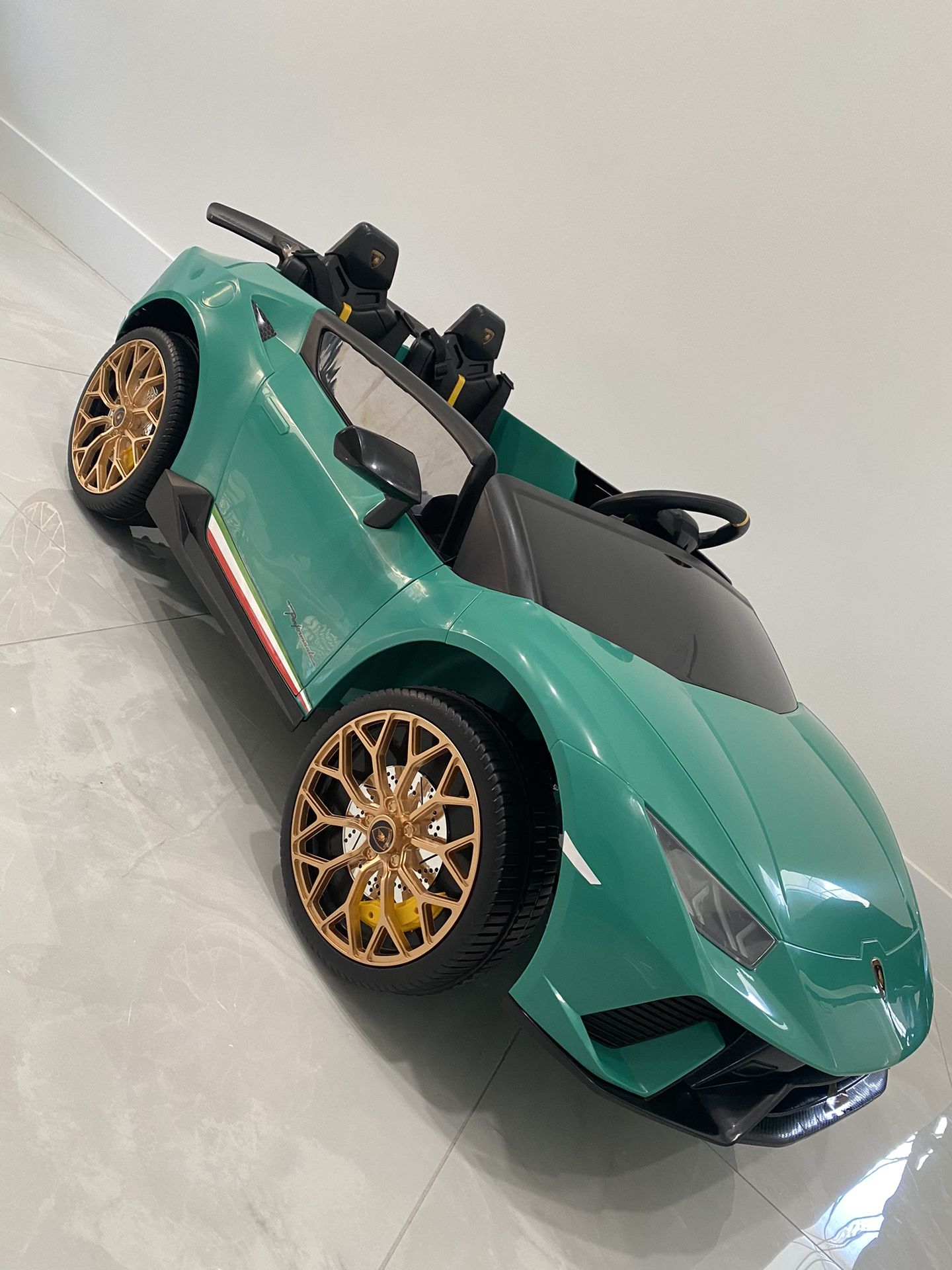 New Lamborghini Huracan Performante spyder kids power wheels ride