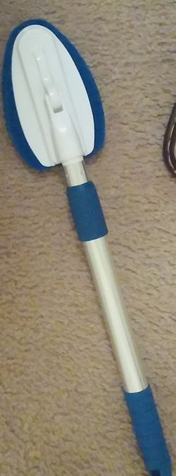 Extendable scrub brush