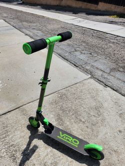Kids scooter black and green