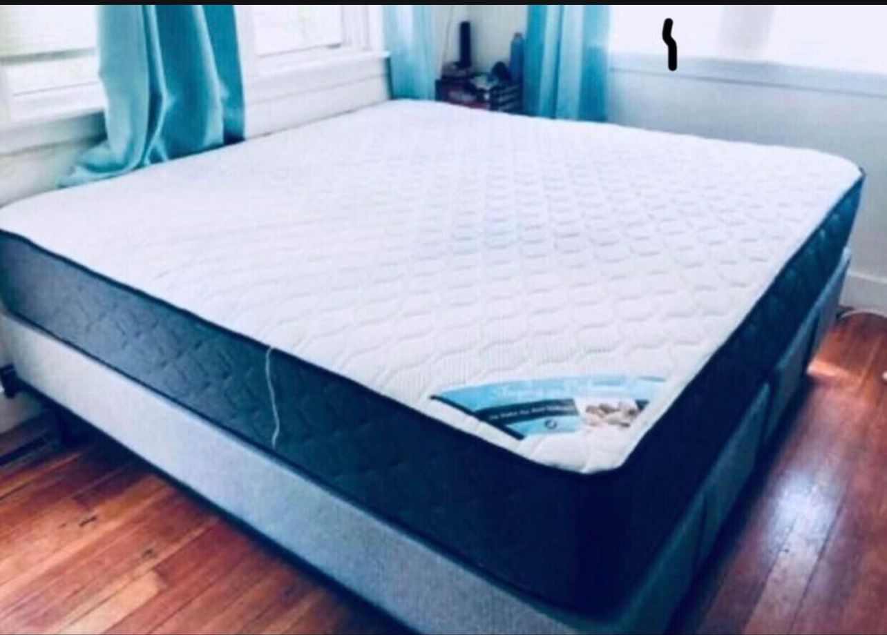 King Size Mattress 12”thick Very Comfortable+Quality Foam Encased Brand New In plastic Delivery 🚚 Available 