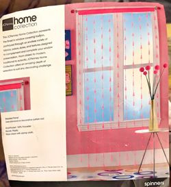 New beaded panel/curtain color purple, classic to modern decor. Pick up East side and Cash Only
Nuevo panel/cortina plisado de color morado, ideal p