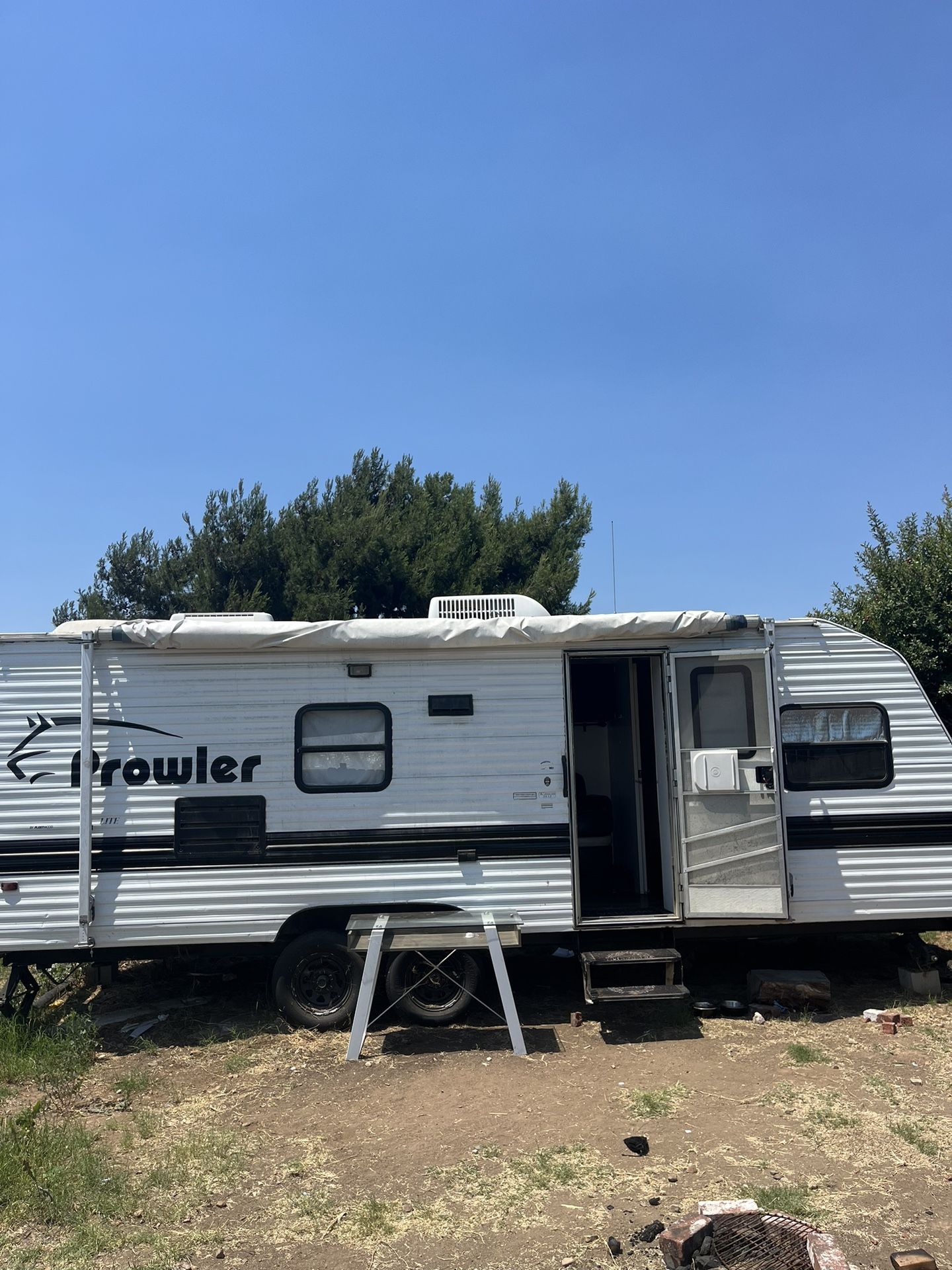 1998 - 24ft Prowler Travel Trailer
