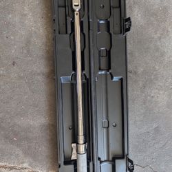 Snap on 1/2 torque wrench used 