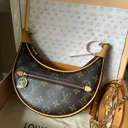Classic women's shoulder bag