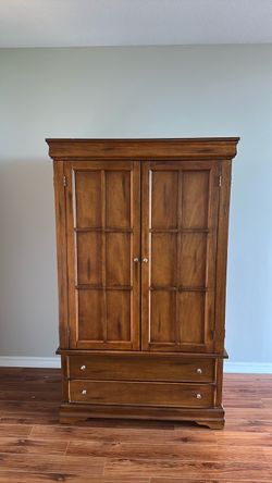 Hutch/TV Console with 2 Drawers