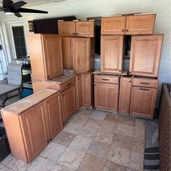 Kitchen cabinets USED BUT STILL GOOD $500 For all PRICE IS FIRM FIRST COME FIRST SERVE