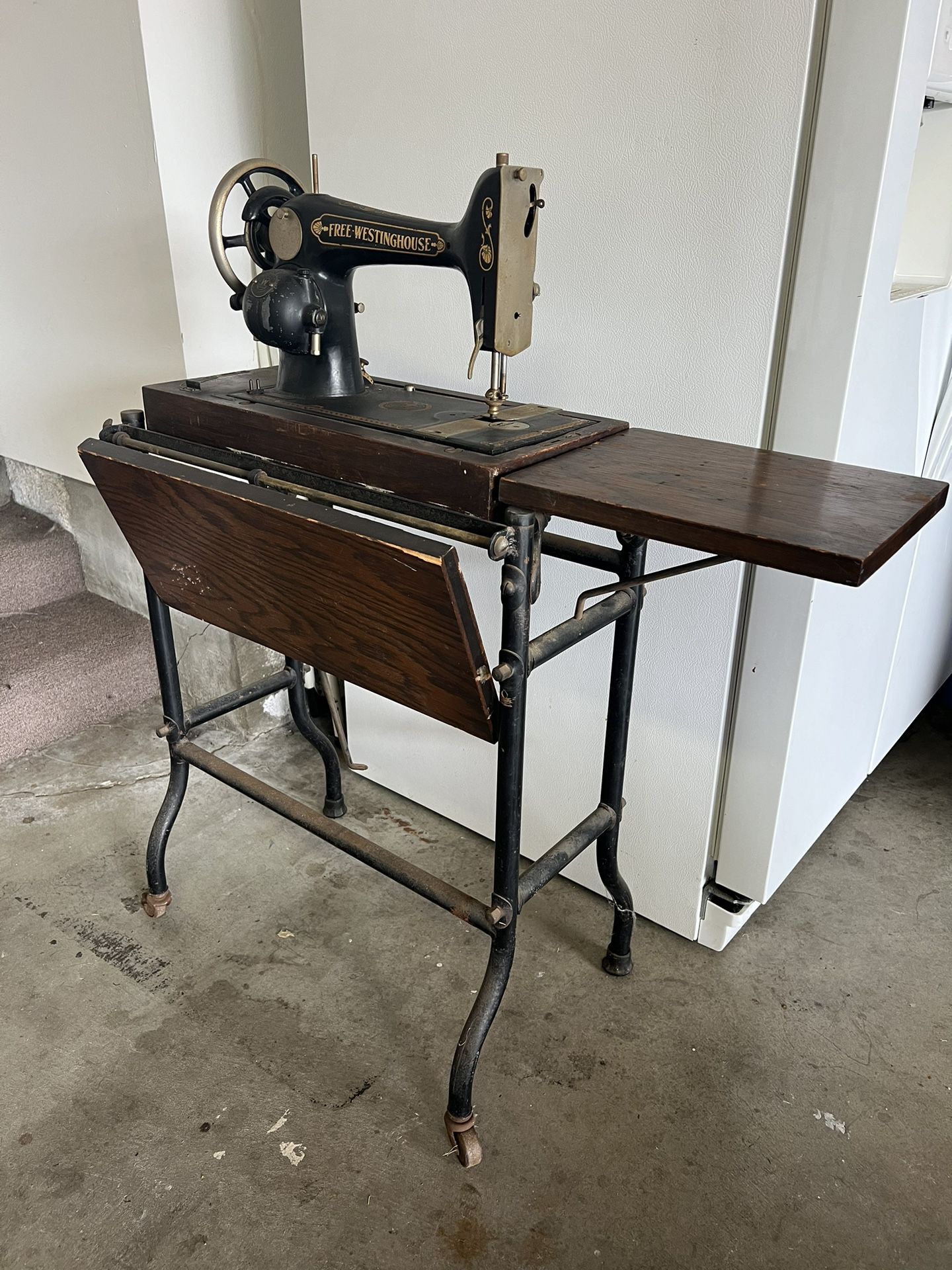 Antique Sewing Machine With Table 