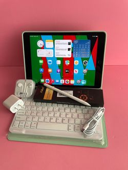 Apple IPad 8th Generation (10.2” Retina /Latest iOS 26/ 2020 model) 32GB with stylus pen, keyboard & Accessories