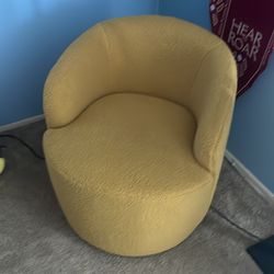 Swivel Chair - mustard yellow - like new!