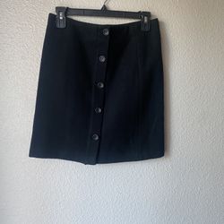 Brand new woman’s Banana Republic brand black skirt up for sale 
