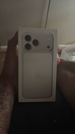 iPhone 17 pro max still sealed Verizon 256 gb