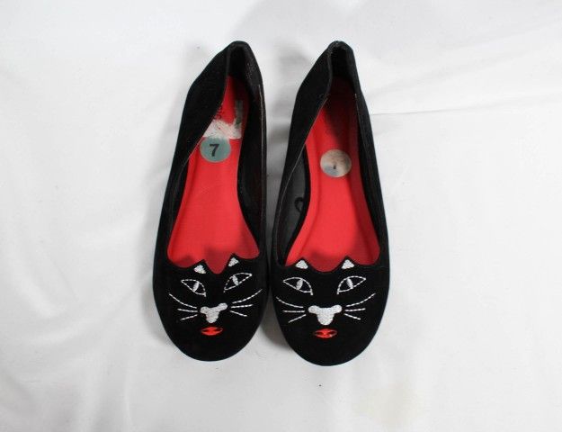 Whimsical Black Flat Shoes for Women Size 7 β Embroidered Cat Face with Red Lips