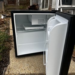 Sunbeam Mini Fridge 1,7 Cu Ft
