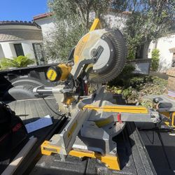 Dewalt Dws780 dual bevel sliding compound miter saw 