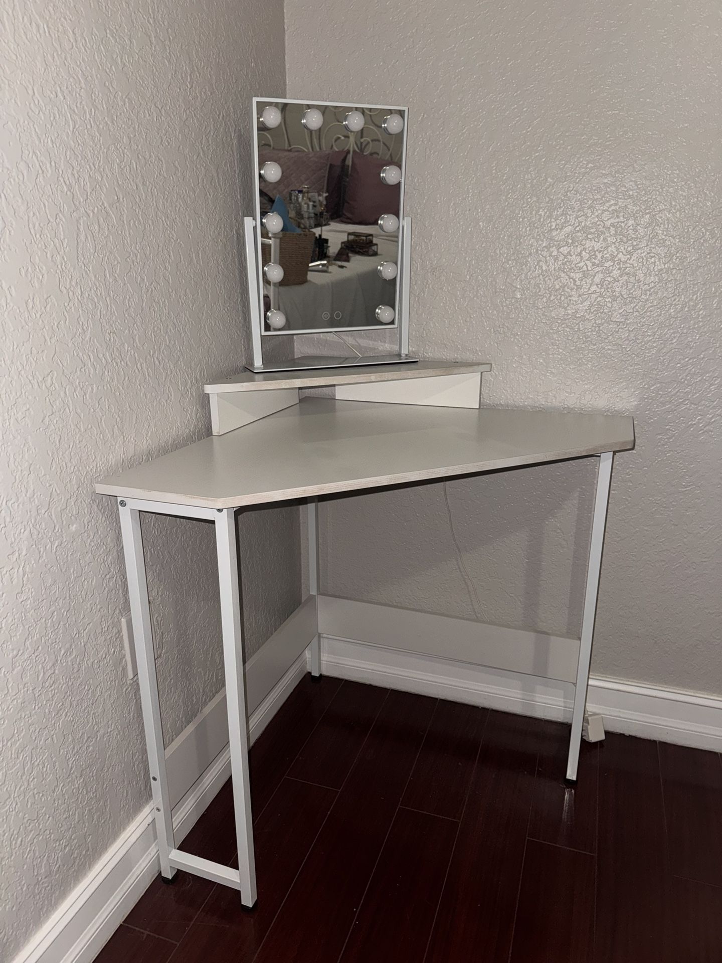 Corner desk With Detachable Vanity mirror