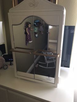 American girl Isabella’s discontinued dance studio.