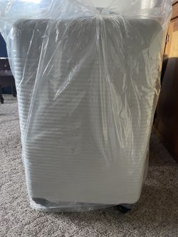 Brand New Never Used Luggage  Medium Size 