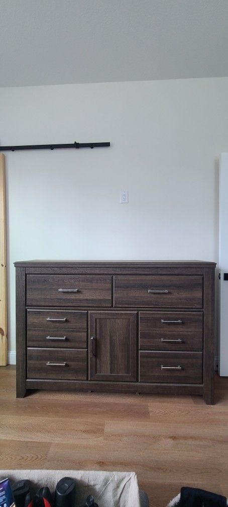 Drawer Dresser