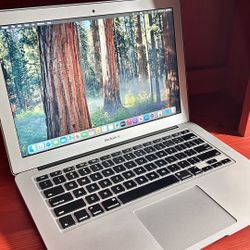 Apple Macbook Air 13” I5/8GB/128GB SSD macOS 15.1 Sequoia $200