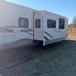 2008 32 Camper w/ Two Side