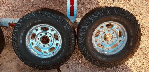 Pair Chevy 2500. Hd.  8 Lug.. Aluminium.....8 Lug