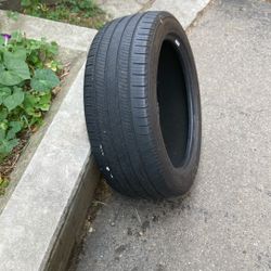 P235 45 R18