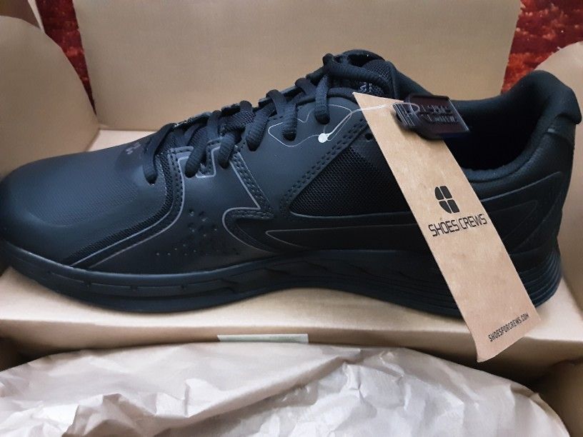 BRAND NEW ! SHOES for CREWS !! non slip work shoes size 10 and size 11$60 each located in Hampton