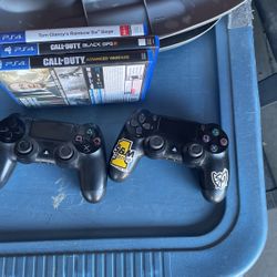 PS4 Games And 2 Wireless Controllers 