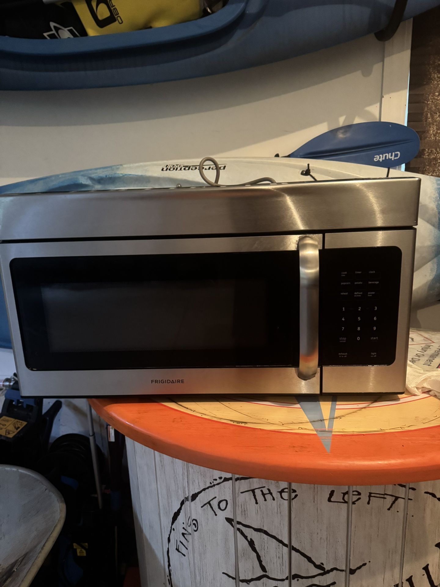 FRIGIDAIRE STAINLESS STEEL 30 INCH OVER-THE-RANGE MICROWAVE OVEN