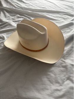 white cowboy hat