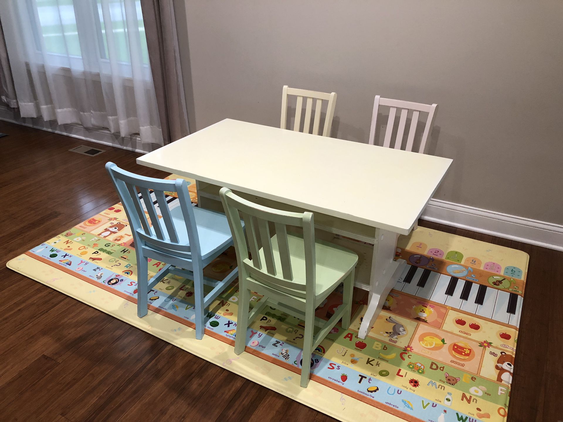 land of nod kids table and 4 chairs