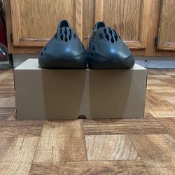 Yeezy Foam RnR Onyx Sz 12