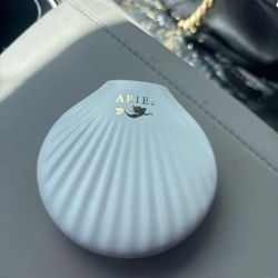 Ariel Shell-Shaped Compact Mirror