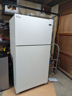 Maytag 21 Cu Ft Top-Mount Refrigerator (White) - Tested Cold!