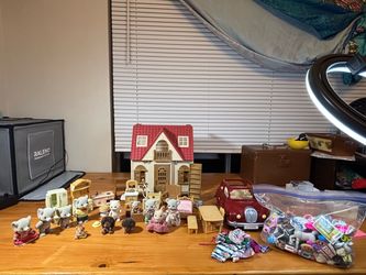 Huge Calico Critters/Sylvanian houses, critters,vehicles and families doll toy lot