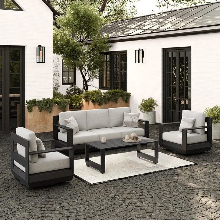 Henredon Calis 4-piece Outdoor Patio Seating Set $1999.99