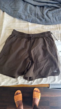 Alo Ripstop 7" On-Set Shorts – New with Tags BROWN Espresso