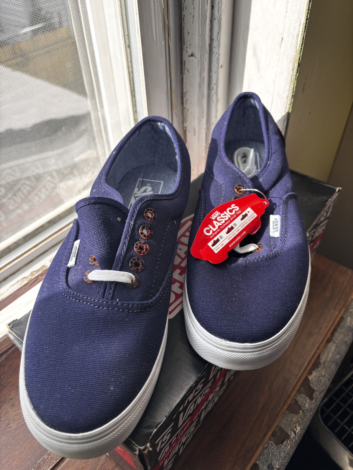 Vans 8 Men / 9.5 Women (DARK NAVY / WHITE)