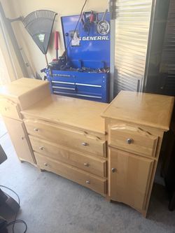 Dresser/Tv stand