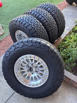 New KMC ford f150 rims 6x135 on 315/70/17 tires