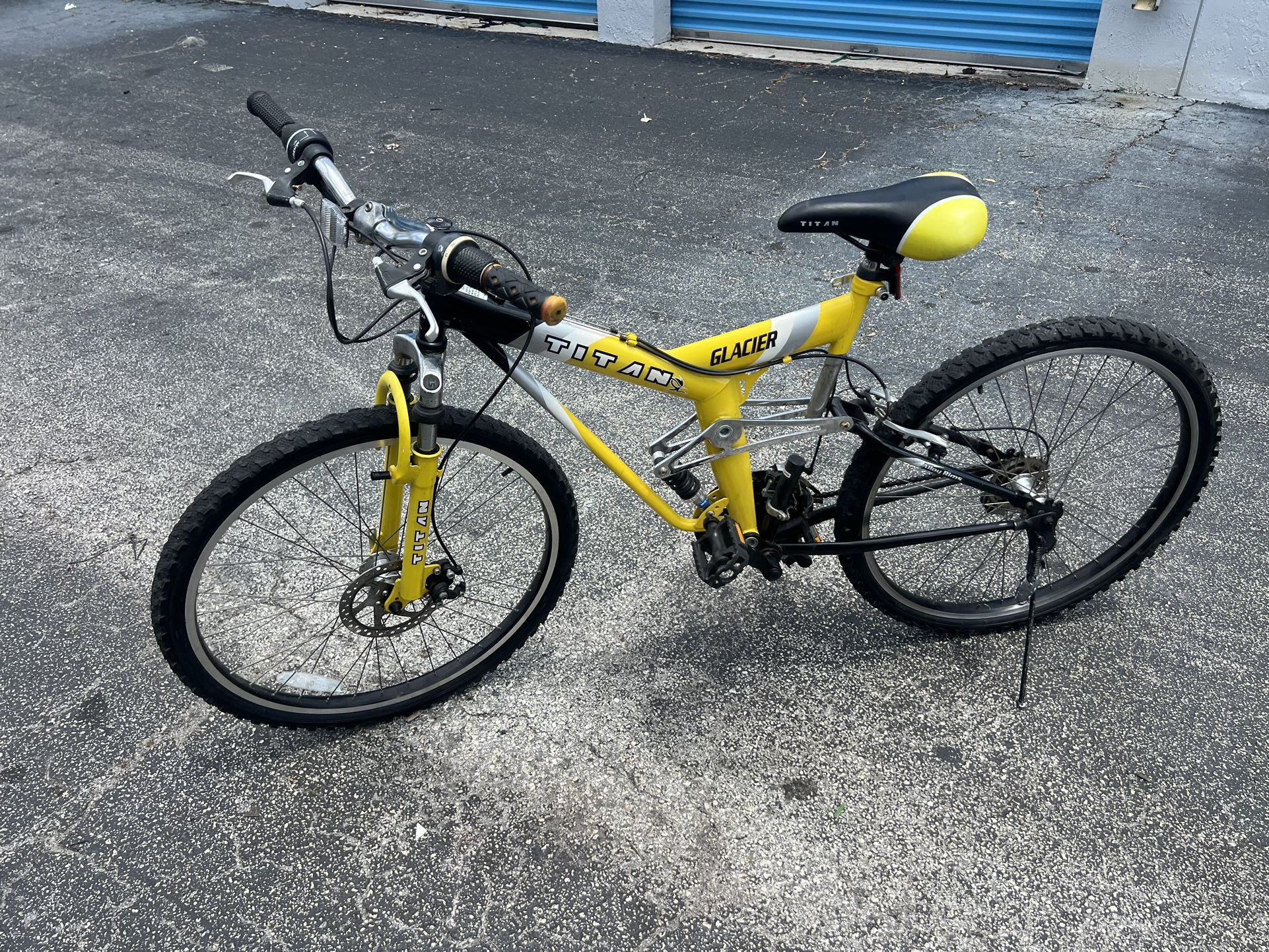 26 inch Titan Glacier-Pro Men's Mountain Bike Bicycle! Great condition! Retails $599.99!