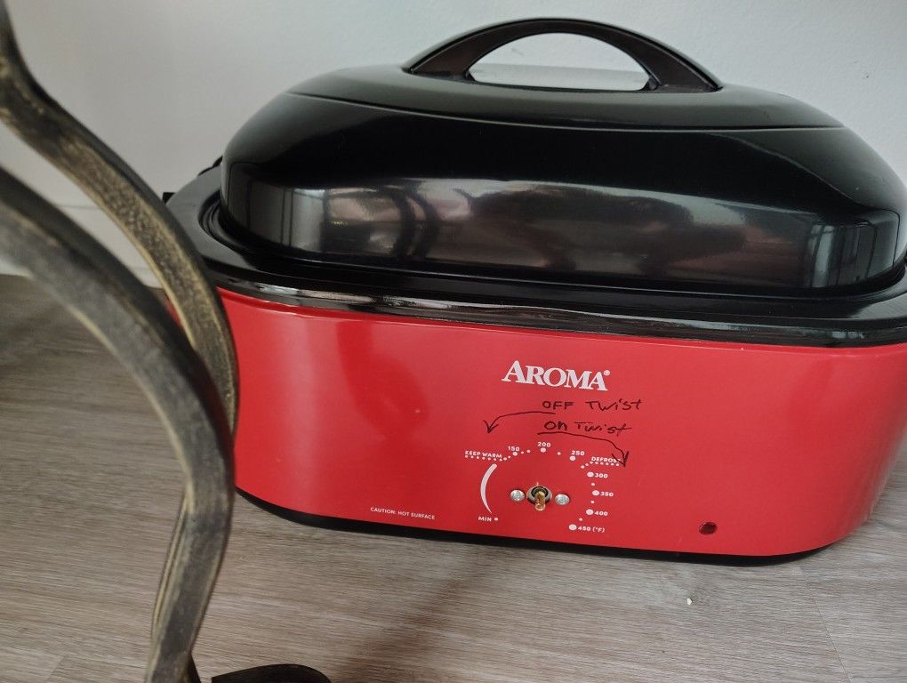 Aroma Red Crock Pot....Extra large.